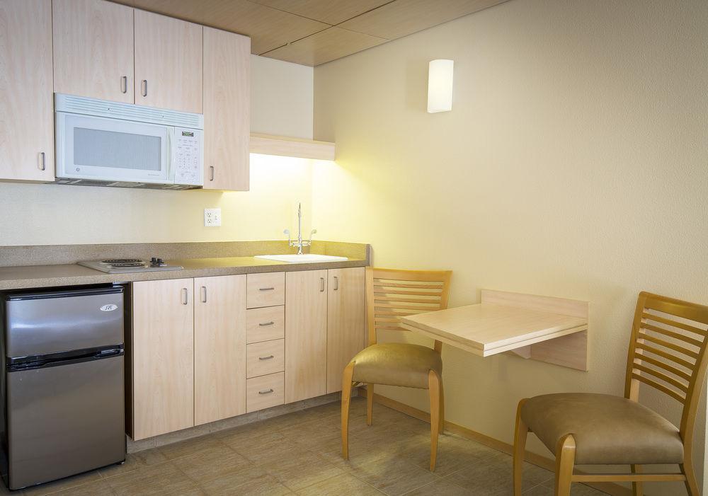 Corporate Inn Sunnyvale - All-Suite Hotel Exterior photo