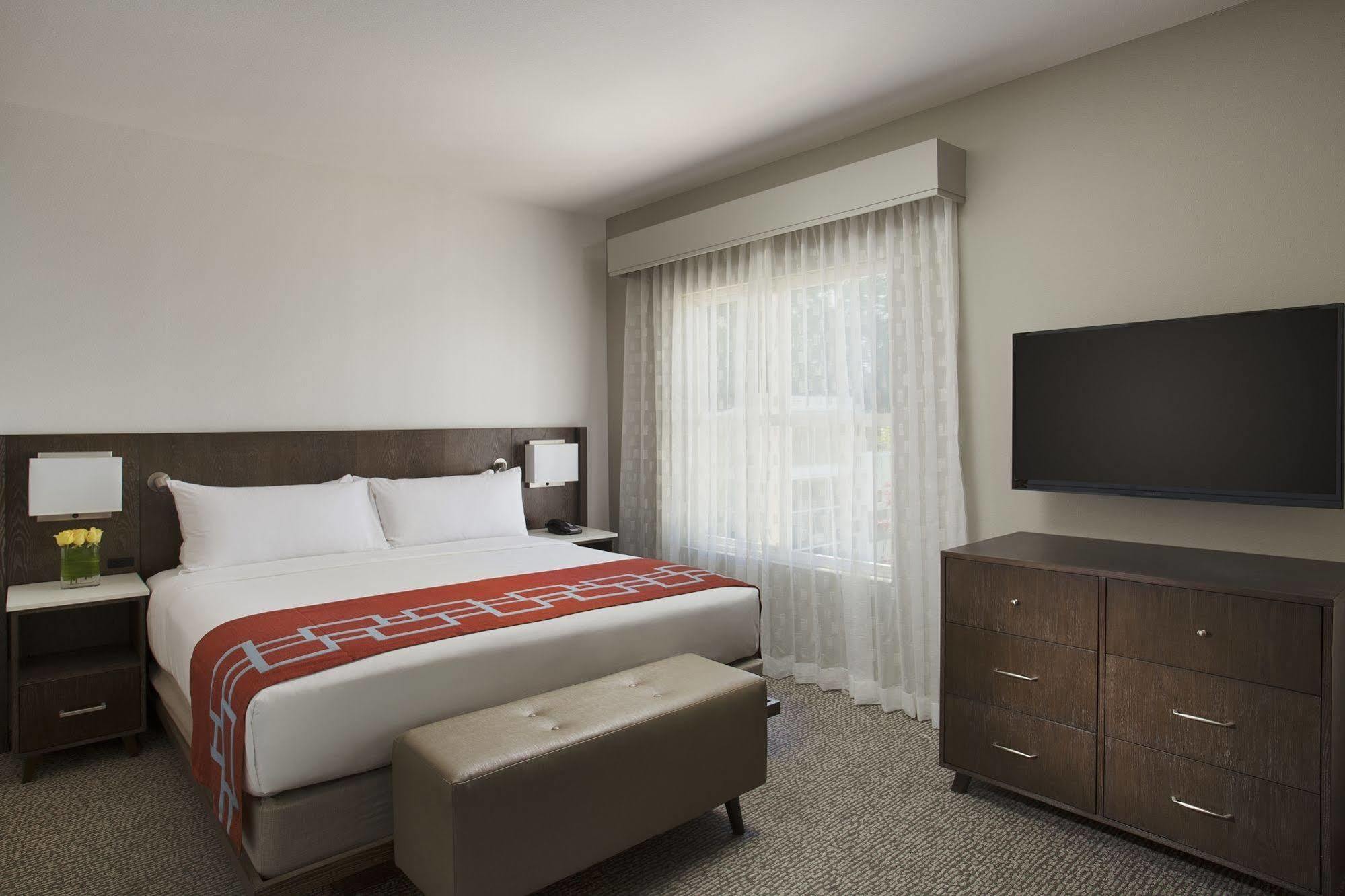 Corporate Inn Sunnyvale - All-Suite Hotel Exterior photo