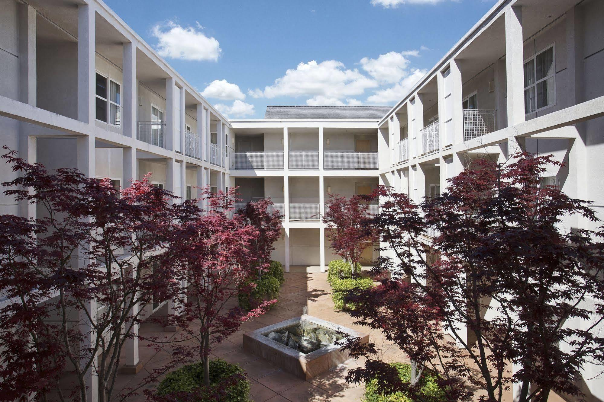 Corporate Inn Sunnyvale - All-Suite Hotel Exterior photo